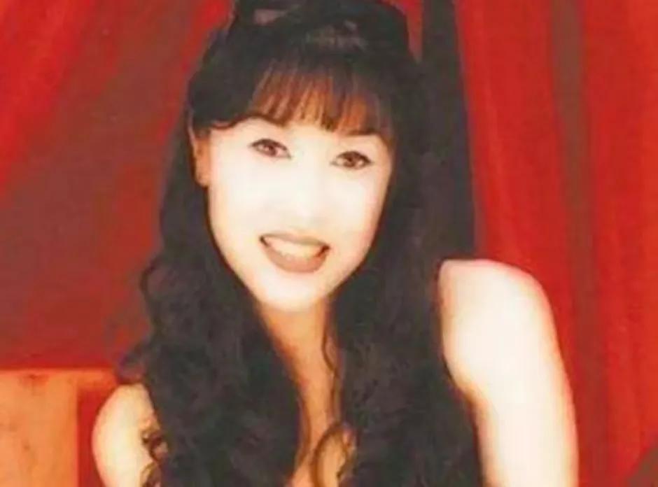 中國第1位變性人，1983年“男變女”手術成功，嫁給大32歲的富豪(圖7)