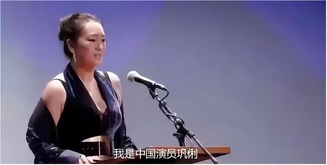 鞏俐陪馬克龍?jiān)L華，多重身份引發(fā)網(wǎng)友熱議，她身上的秘密藏不住了(圖16)