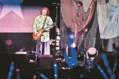 演唱會(huì)變K歌現(xiàn)場 觀演對調(diào)形成“亞文化”(圖1)