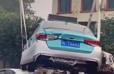 尾號6666出租車溜車墜河 因數(shù)字巧合 網(wǎng)評：建議無償轉讓給我